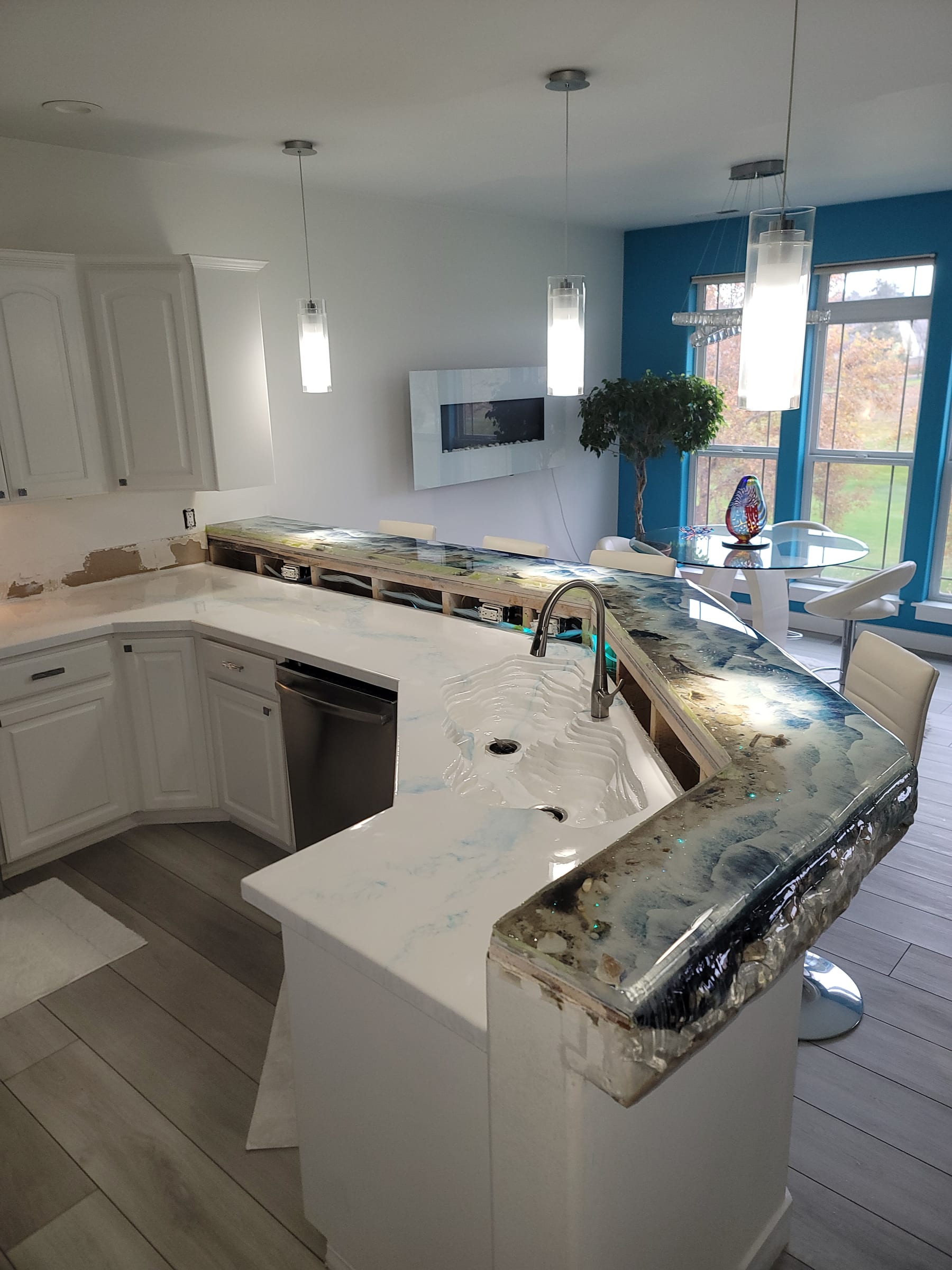 Beach-themed epoxy kitchen with shell and sand inclusions on the bar top, by Ray Sample